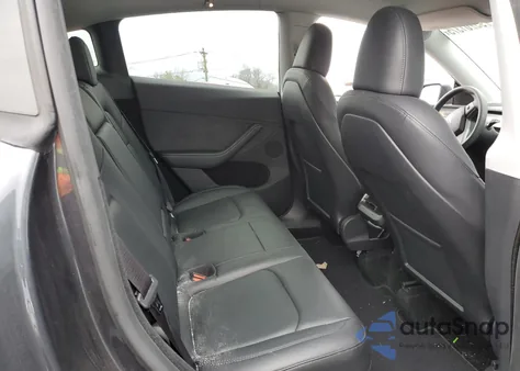 2024 Tesla Model Y z USA, uszkodzony, nr VIN 7SAYGDEE2RA283865